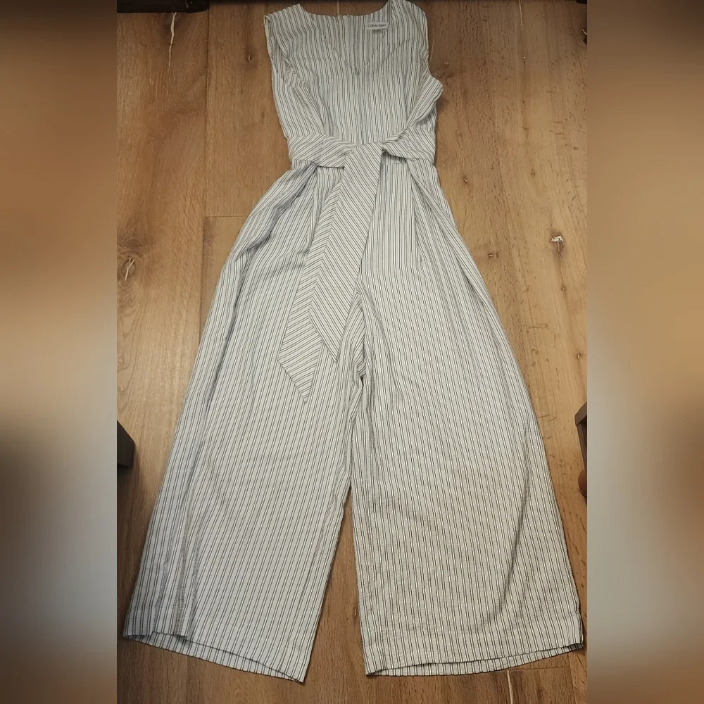 Calvin Klein Striped Jumpsuit Cropped wide leg sleeveless v-neck white 6 - Picture 2 of 5
